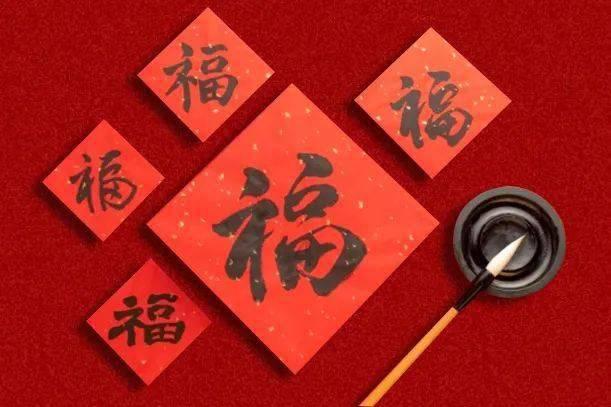 太危险!小孩往下水道扔鞭炮,多个井盖瞬间炸飞,1人送医