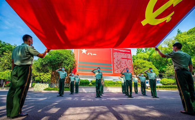 10位大学生回高中被老师安排分答题卡